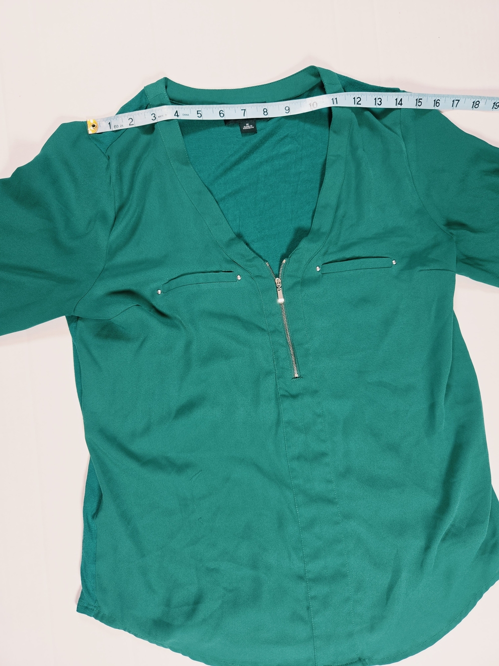 Fortune + Ivy Women’s M Chic Emerald Green  Zip V-Neck  Blouse Roll Tab Sleeve - Picture 7 of 9